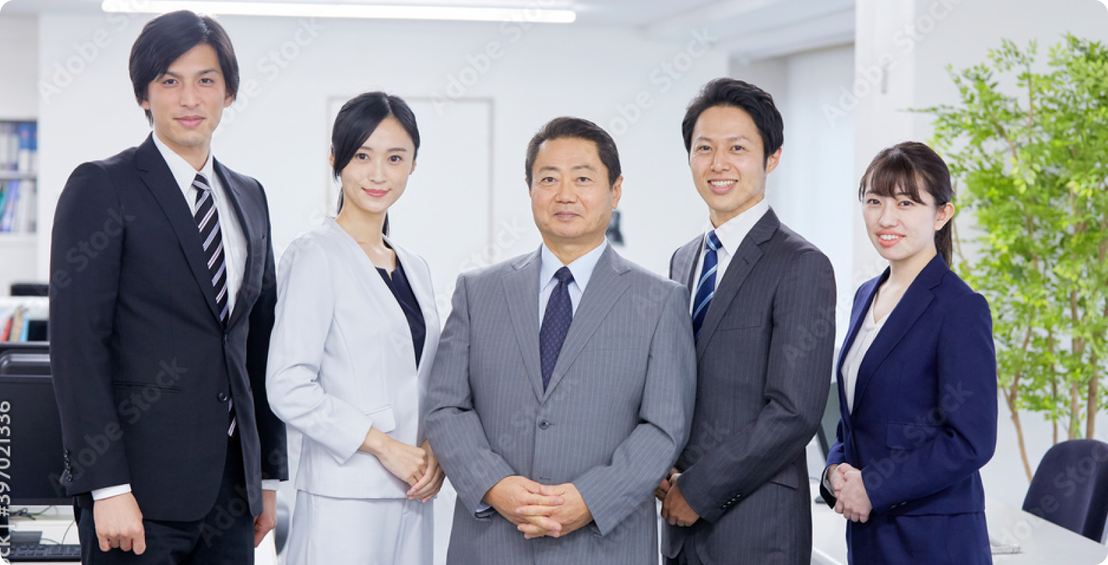 アルプス観光株式会社の社員が写っている画像です。